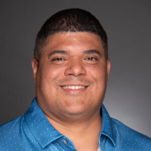 Carlos-Vivas-Headshot-2b